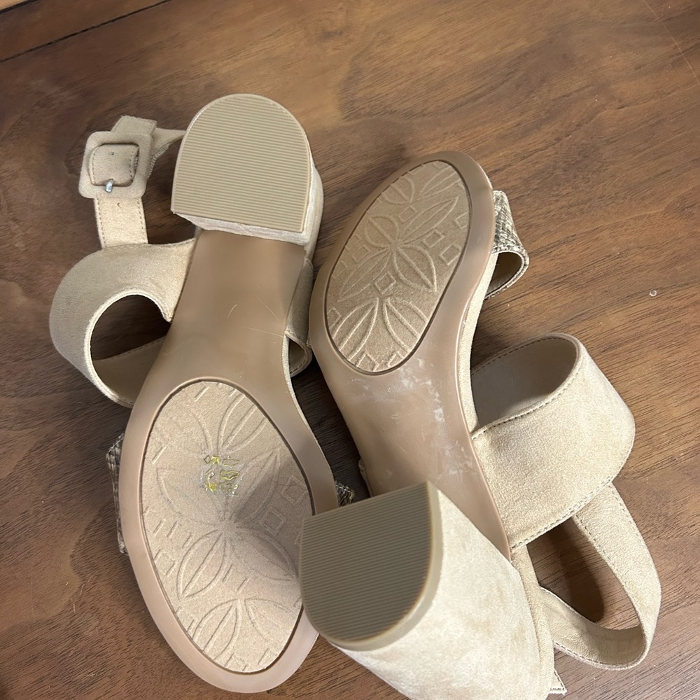 Chinese Laundry Tan Sandals - Picture 7 of 8
